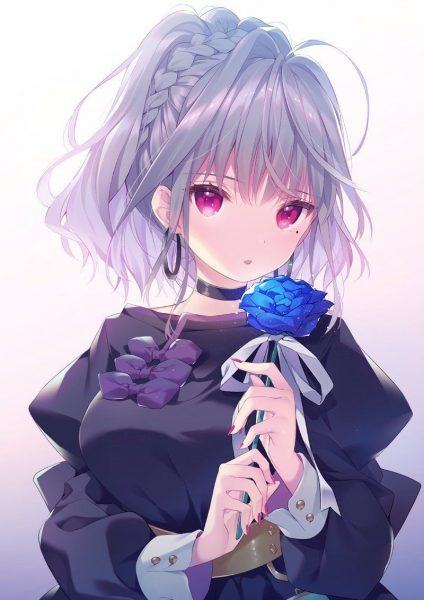 Một nhân vật anime nữ với mái tóc màu tím