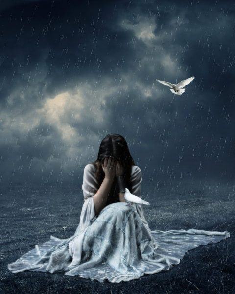 Avatar cô gái bị hỏng ôm mặt khóc dưới mưa