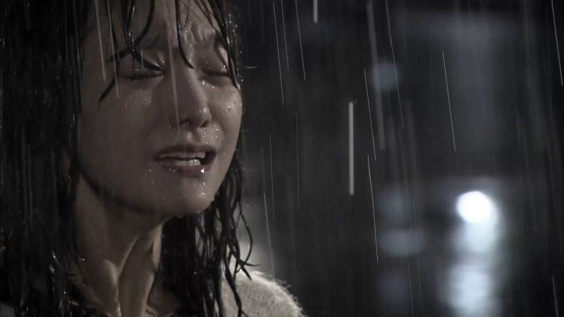 cô gái avatar bị hỏng khóc trong mưa
