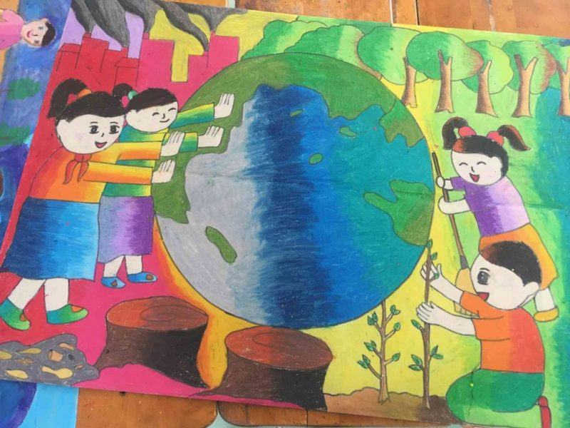 Vẽ để bảo vệ môi trường, trẻ em ôm lấy thế giới