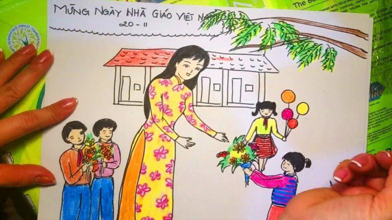 Chân dung cô giáo Việt Nam được học trò tặng hoa