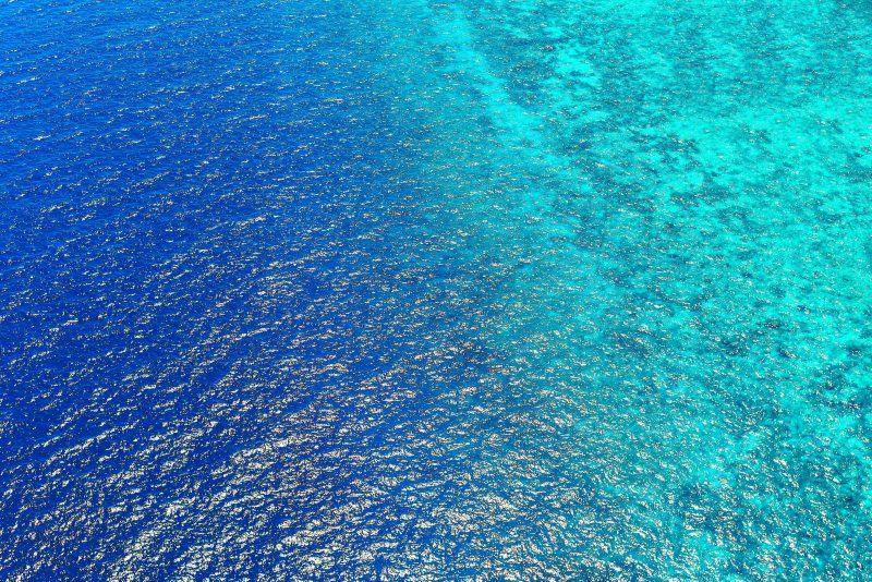 Hình ảnh 4K của mặt biển xanh