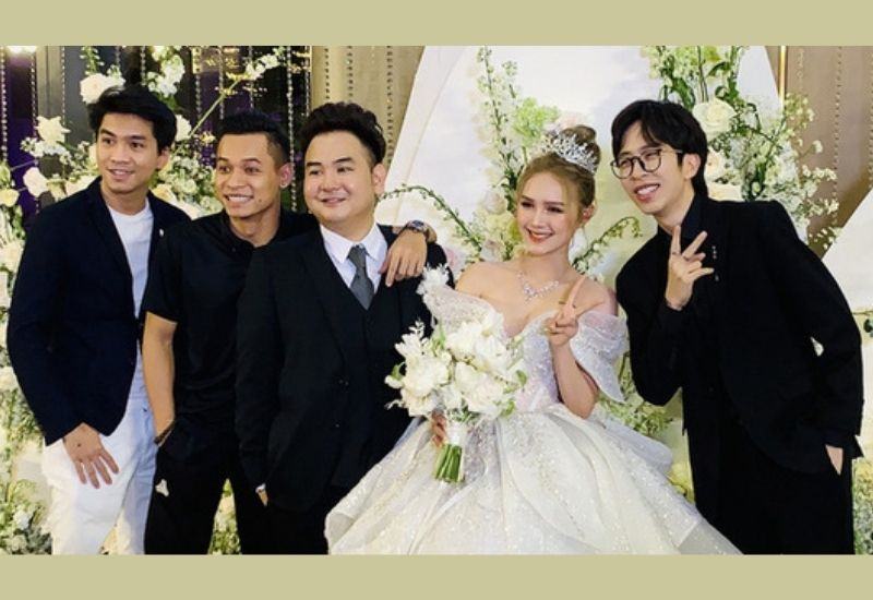 Xemesis là ai?  Xemesis là một trong bốn người Việt Nam.  Pew Pew, Viruss, Team Mixi góp mặt trong đám cưới Xemesis và Xoài Trẻ