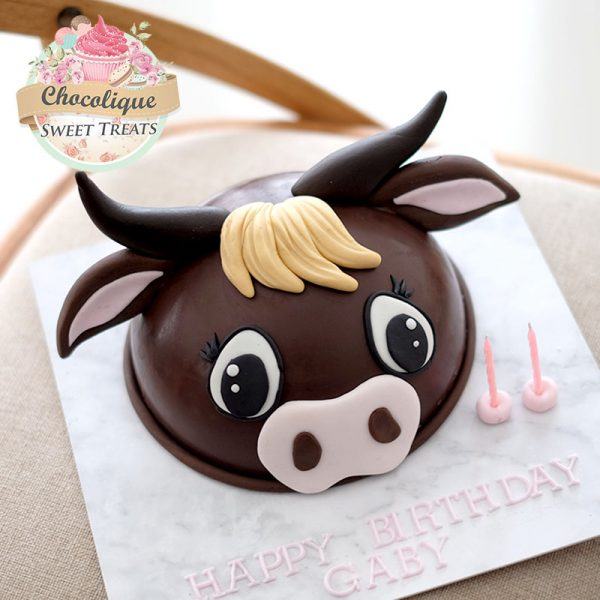 Bánh sinh nhật con bò đơn giản cho người tuổi Sửu