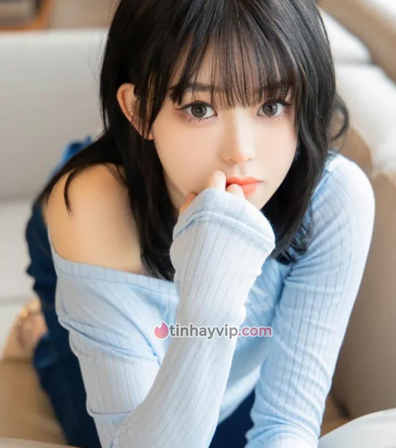 Hot girl 18+ tuổi tung 4 ảnh