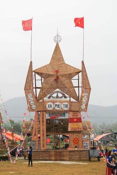 Hình ảnh cổng trại thiết kế ngôi sao bằng tre