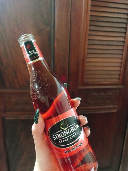 hình ảnh đồ uống duy nhất là một chai Strongbow