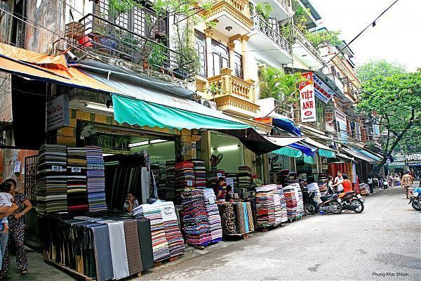Phung Khac Khoan Fabric Market