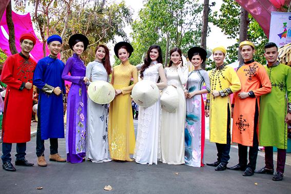Áo dài - Trang phục quốc tế Việt Nam.  Áo dài truyền thống ngày nay