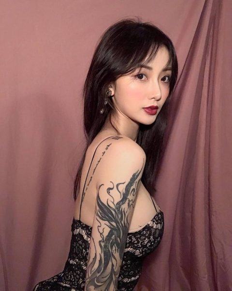 ảnh girl xinh có hình xăm làm avatar