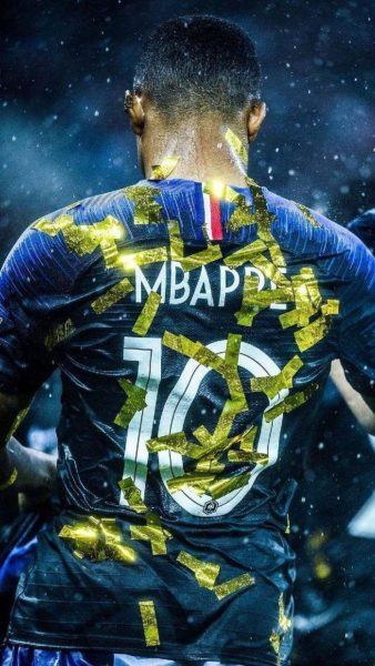 Bức ảnh của Mbappe được chụp ở hậu cảnh