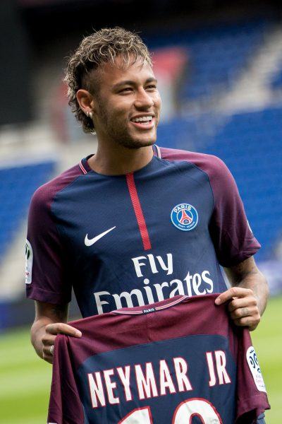 hình ảnh Neymar mỉm cười