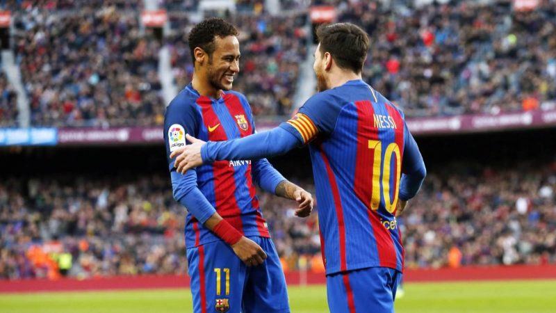 Bức ảnh Neymar tươi cười với bạn bè