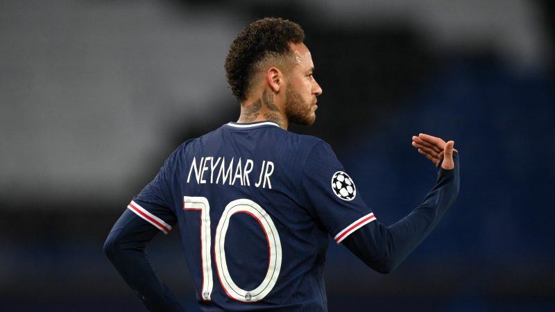 hình ảnh Neymar chỉ đạo đồng đội