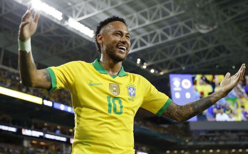 Hình ảnh dang rộng cánh tay của Neymar