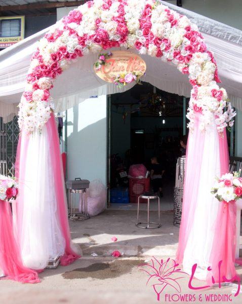 Hình ảnh cổng hoa cưới trắng hồng đẹp