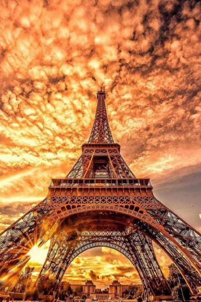 Tháp Eiffel vào mùa hè