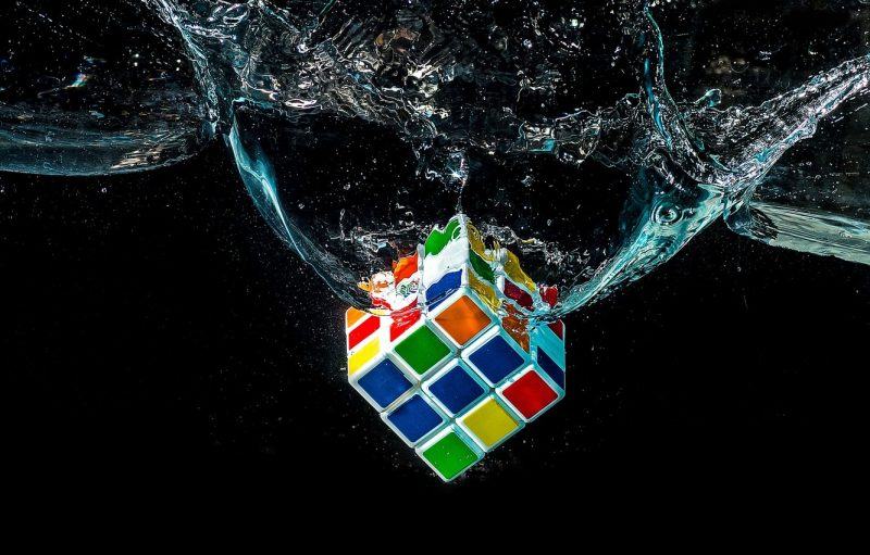 Giải đố rubik với rubik dưới nước