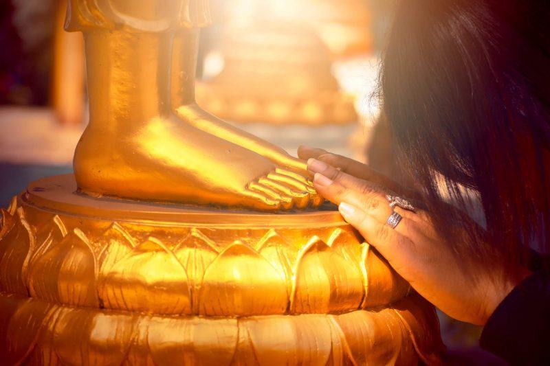 Hình ảnh bàn chân Phật cầu nguyện