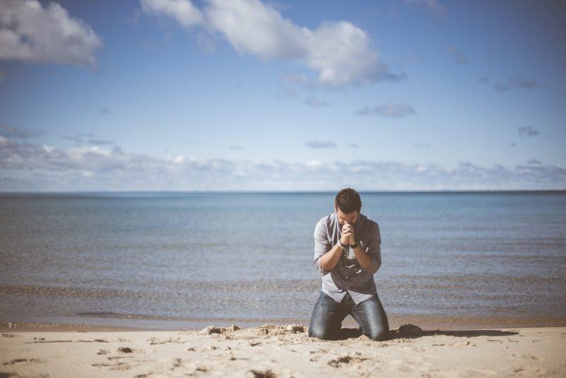 hình ảnh cầu nguyện trên biển