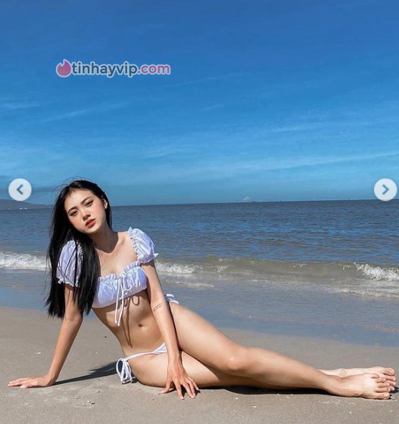 Trần Hoàng Anh Thư khoe dáng với bikini 4