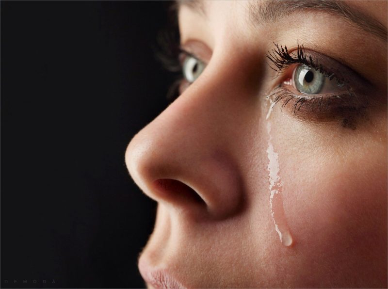 Hình ảnh nước mắt phụ nữ