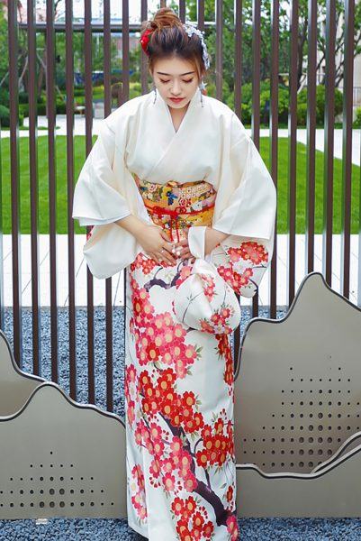 Hình ảnh kimono với hoa đào đẹp