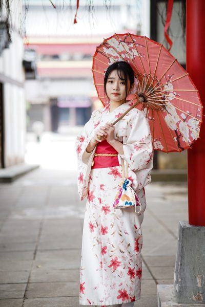 Hình ảnh cô gái mặc Kimono