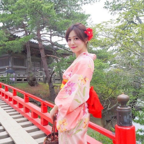 Kimono màu hồng xinh xắn