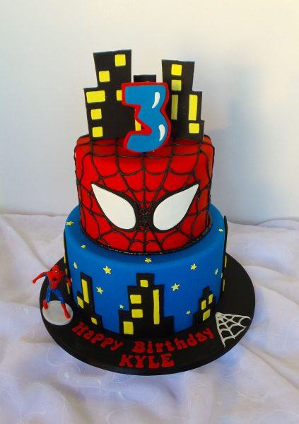 Bánh sinh nhật người nhện cho bé trai