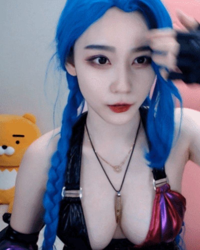 Cosplay Jinx của cô được cho là nóng bỏng hơn cả bộ đầu tiên