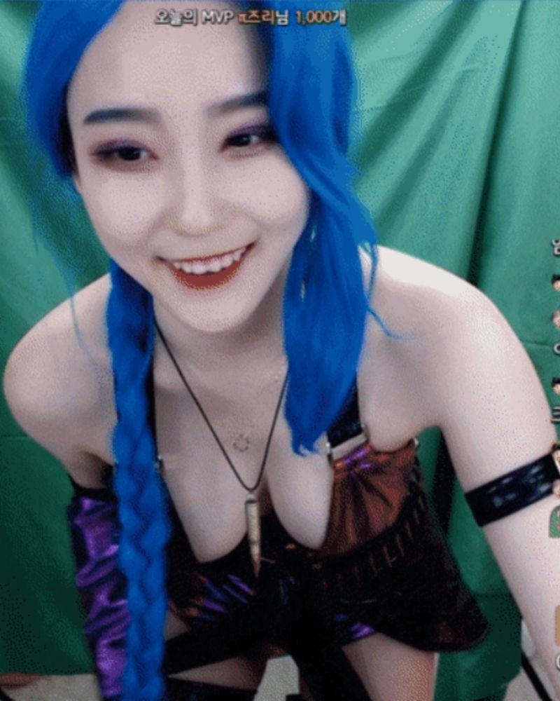 Cosplay Jinx ngoại tình là một nữ streamer Hàn Quốc