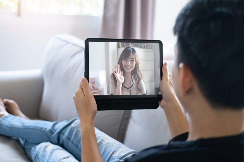 hình ảnh tình yêu đường dài gọi facetime