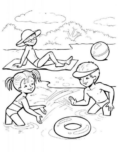 Hình ảnh trẻ em vui chơi trên bãi biển vào mùa hè