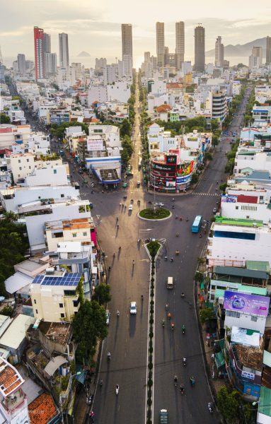 Hình ảnh đường phố sầm uất Nha Trang