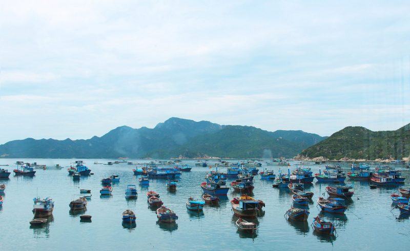 Hình ảnh Nha Trang và thuyền trên đảo Bình Ba