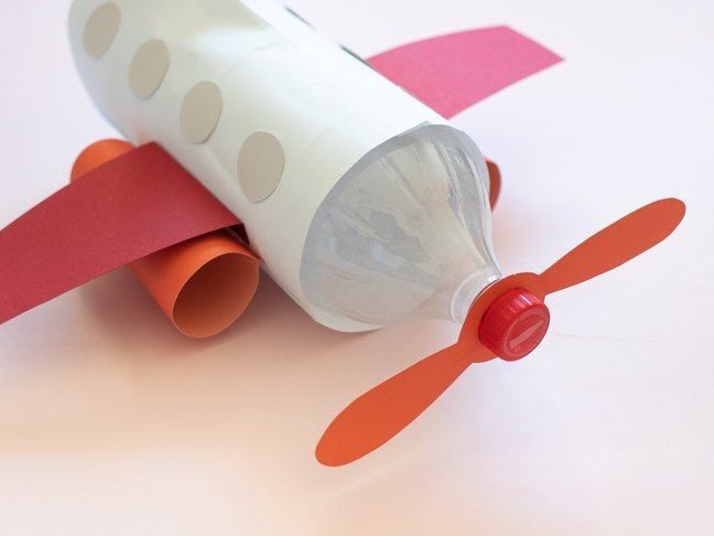 Hướng dẫn làm máy bay từ chai nhựa (ví dụ 2) - Trò chơi sáng tạo