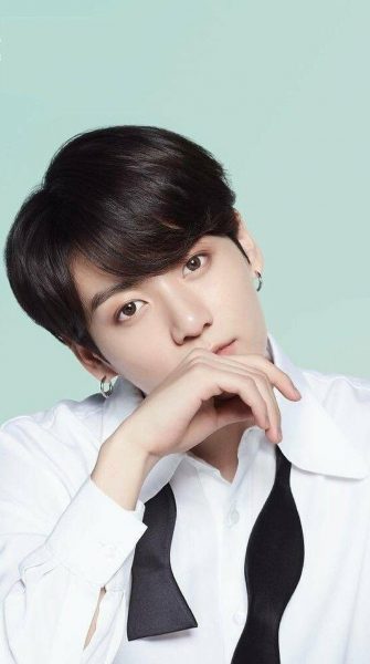 Hình ảnh Jungkook nghiêng đầu