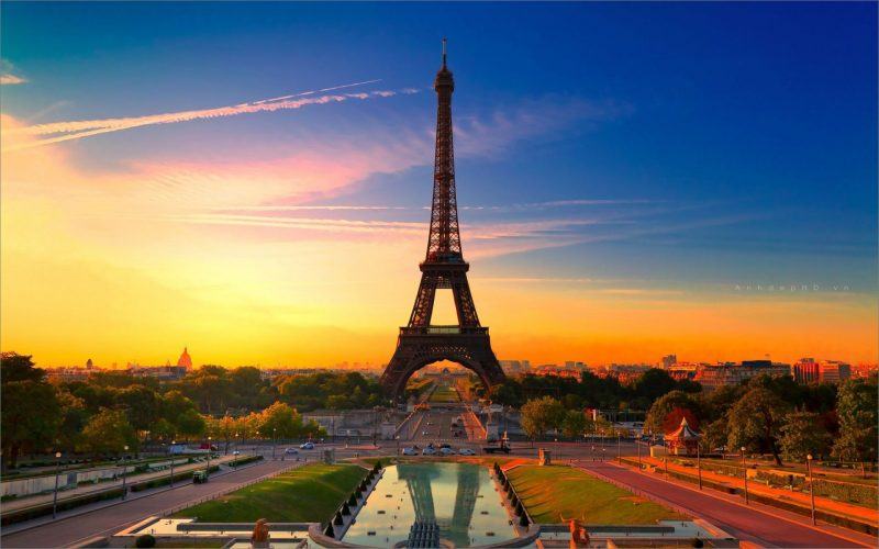 Một bức tranh về tháp Eiffel
