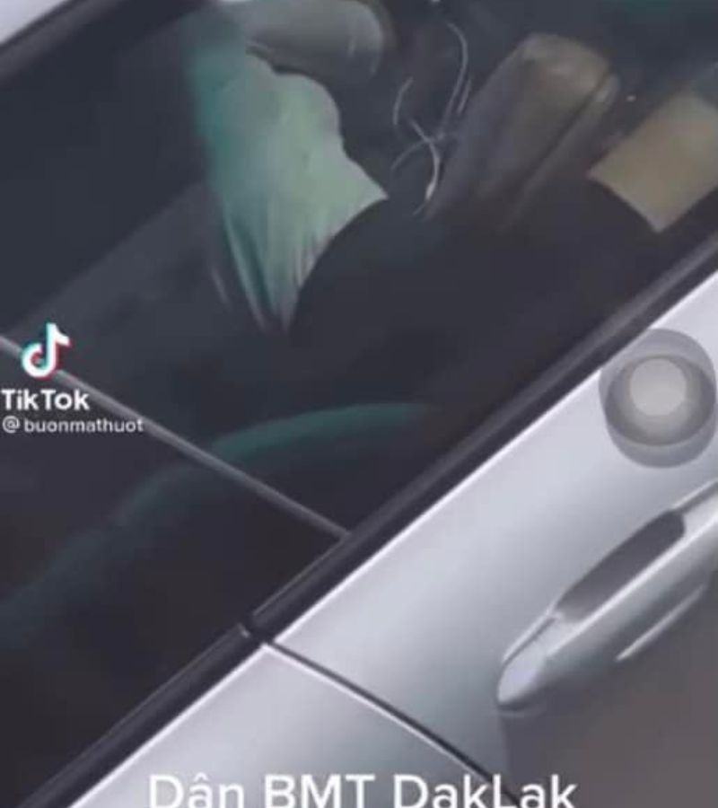 Người hâm mộ đang phát trực tuyến video về chiếc xe 47 tuổi "chuyển động bất thường"