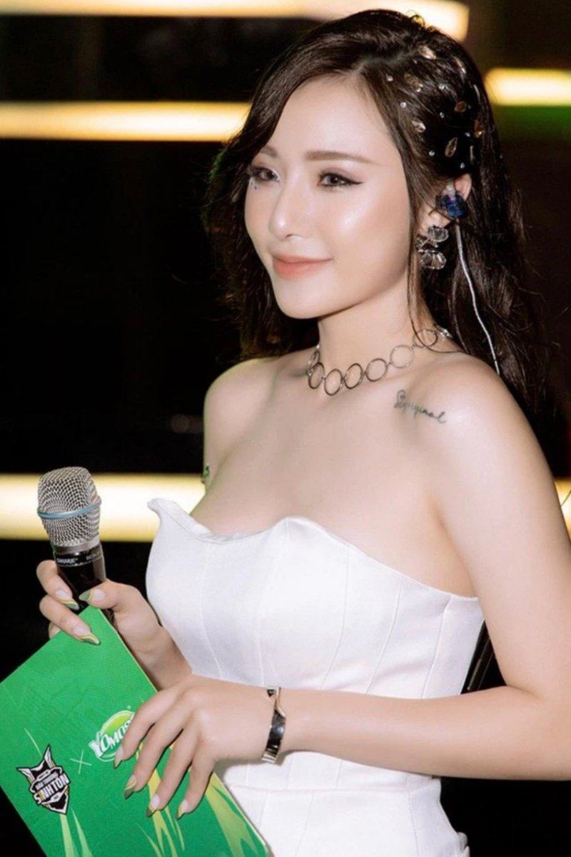 MC Minh Anh xinh đẹp