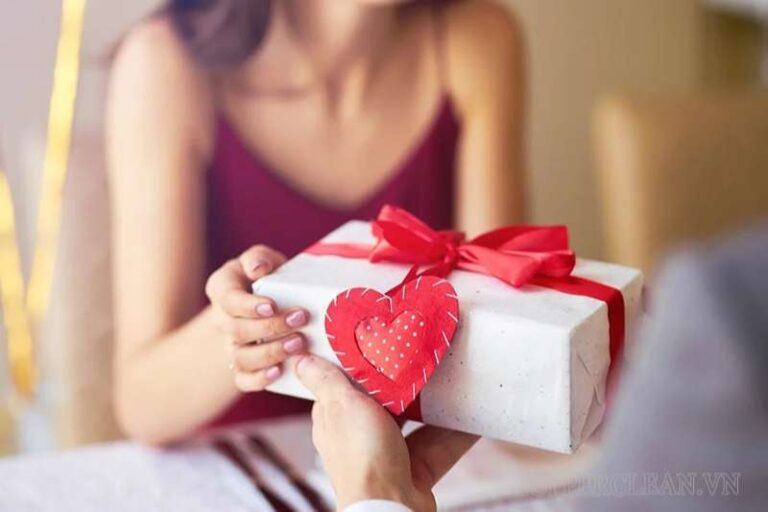 Valentine tặng gì cho bạn gái? Hé lộ 10+  món quà đặc biệt ý nghĩa