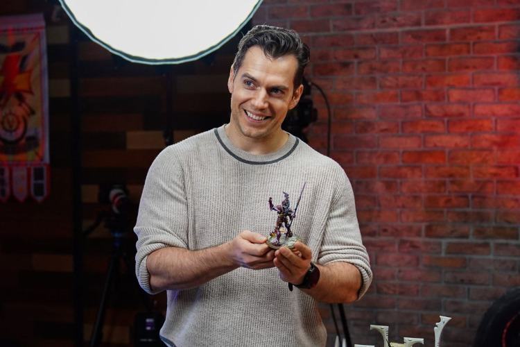 Henry Cavill là một fan hâm mộ thời thơ ấu của trò chơi Warhammer 40K