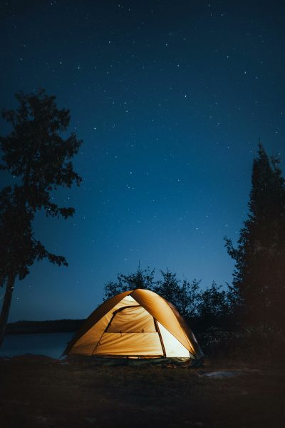 Hình ảnh buổi tối cắm trại trong rừng