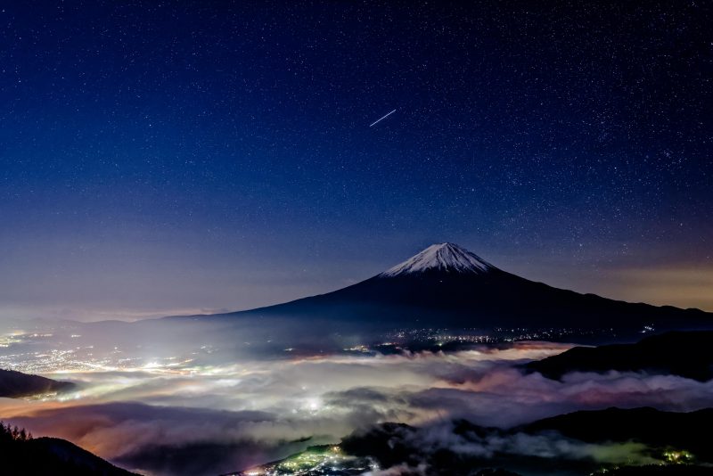 Chụp ảnh buổi tối trên đỉnh núi Phú Sĩ