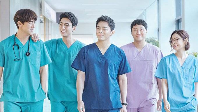 Hospital Playlist (Chuyện Đời Bác Sĩ) – Series Hàn lọt top 10 Netflix VN ngay từ tập 1 có gì hấp dẫn?