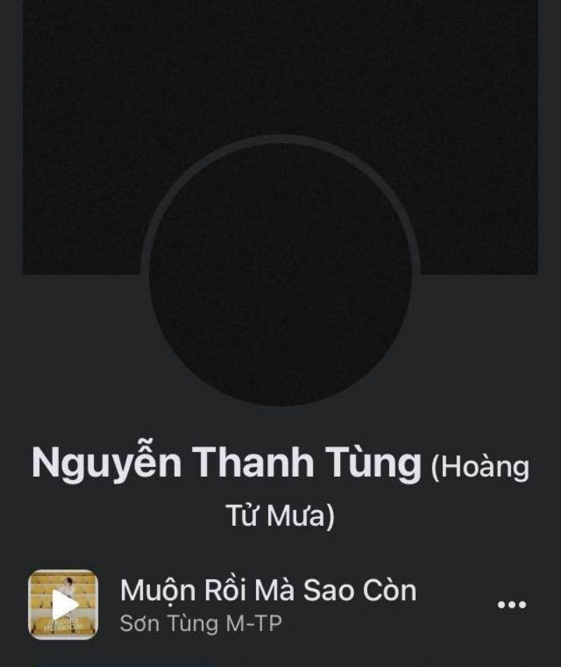 Sáng 9/4, anh đổi ảnh đại diện thành màu đen trên một số tài khoản mạng xã hội khiến fan hoang mang