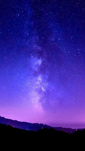 Hình ảnh bầu trời đêm thiên hà màu tím