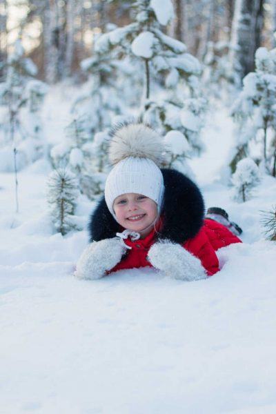 hình ảnh đẹp về trẻ em chơi trong tuyết