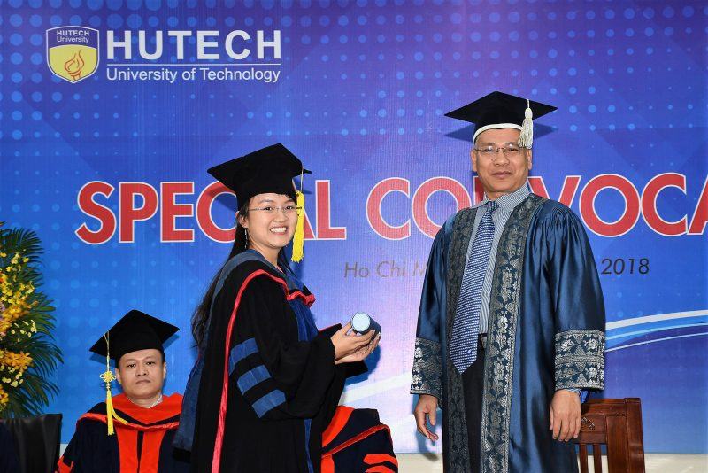 Hình Ảnh Sinh Viên Tốt Nghiệp Đại Học Hutech